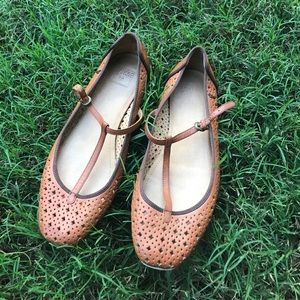 HTF BROWN LEATHER FRYE KAT T-STRAP 7.5